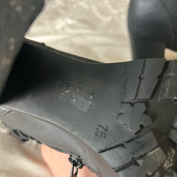 Black heeled combat boots - Picture 6 of 7